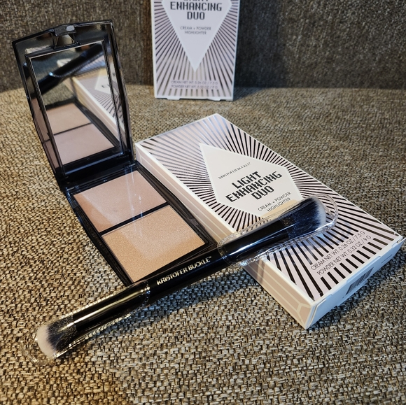 Spa candles and makeup - Picture 12 of 13